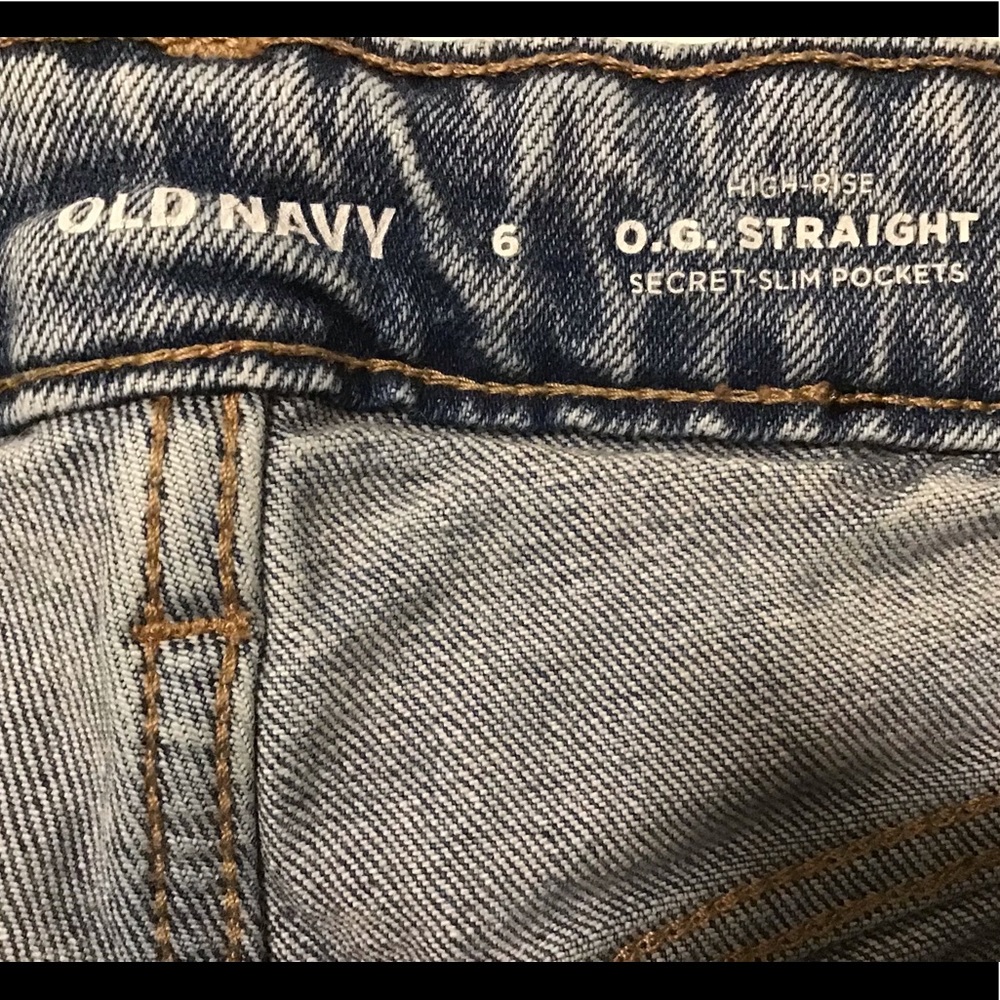 Old navy high rise light wash jeans in a woman’s size 6